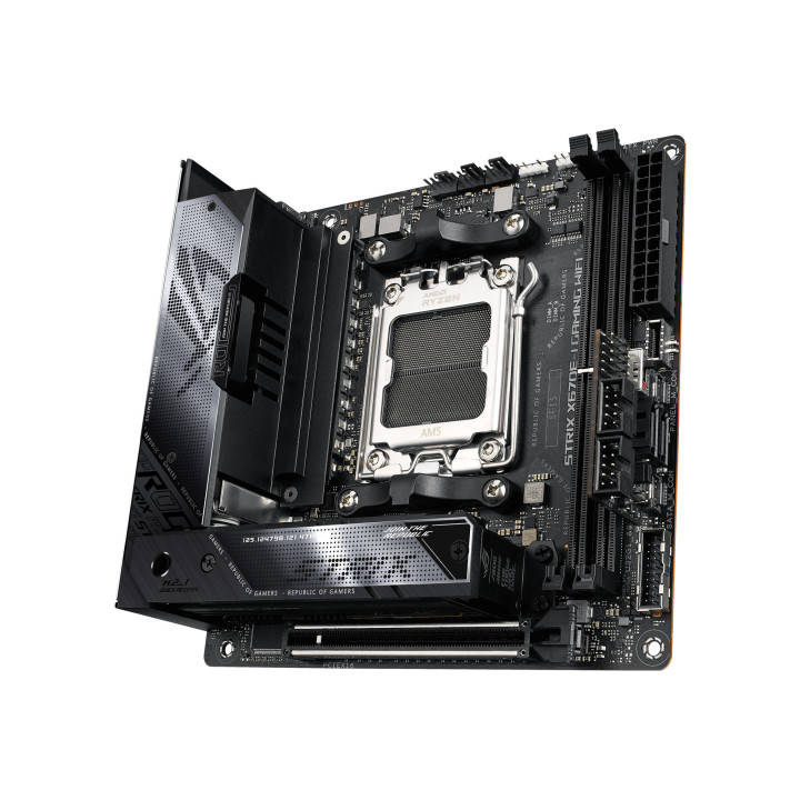 ASUS ROG STRIX X670E-I GAMING WIFI AMD X670 Ranhura AM5 mini ITX