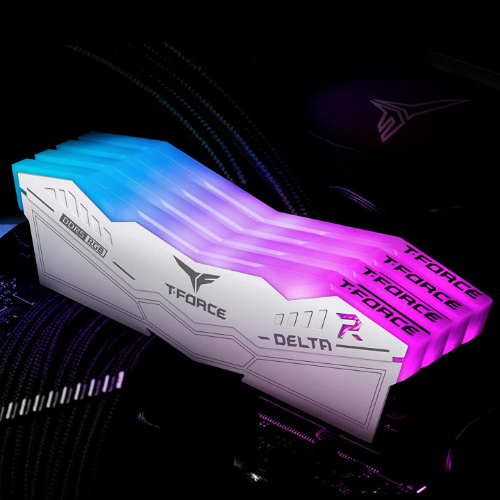Team Group Kit 32GB (2 x 16GB) DDR5 5200MHz Delta RGB Branco CL40